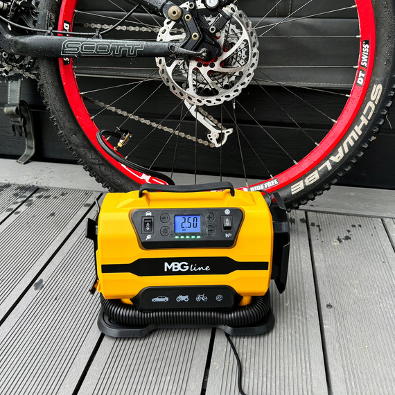 MBG Line® 845 PRO – Compresseur d’air multifonction 12V/230V avec gonfleur, lampe LED, arrêt automatique et sac de transport