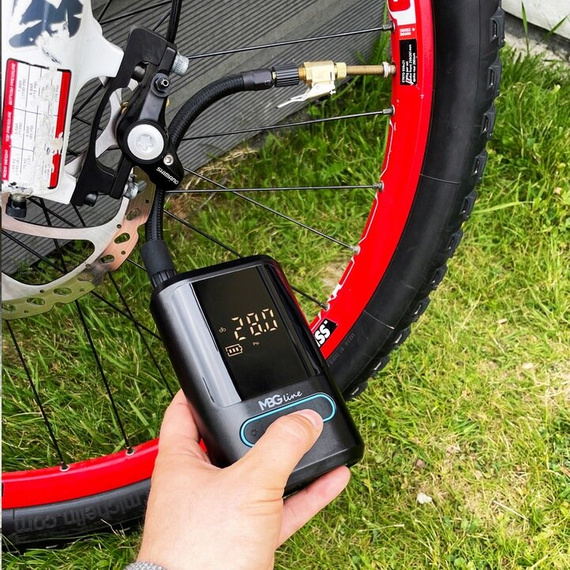 MBG Line 8466 PRO Compressore elettrico cordless con powerbank 4000 mAh – pompa per auto e bici